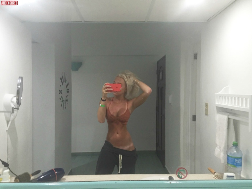Alexandra Cooper intime Photos 59
