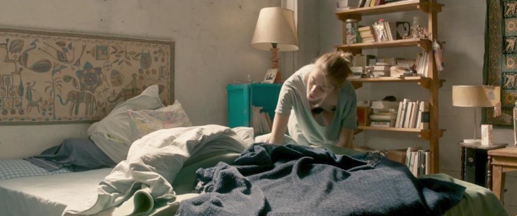 Alice Isaaz les fesses sont visibles 75