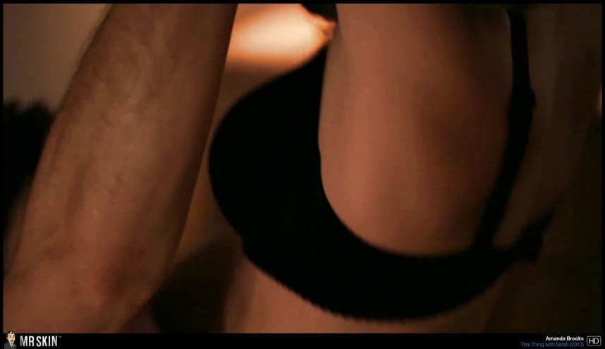 Amanda Brooks seins