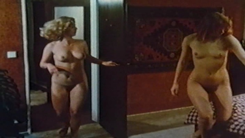 Angelina Brasini seins nus 21