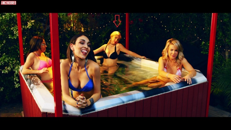 Arielle Raycene: La Polémique de Photos Intimes Dévoilant ses Fesses Nues.