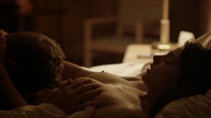 Ashley Greene les seins sont visibles 95