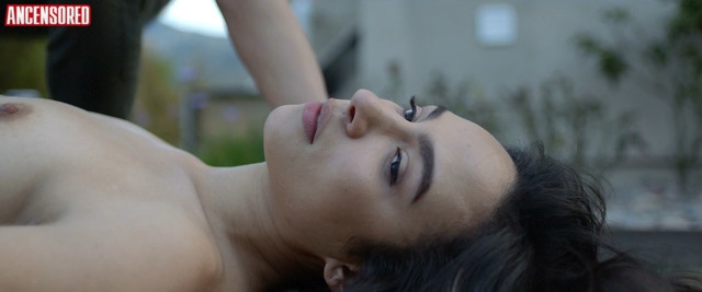 Aurora Perrineau bas 17