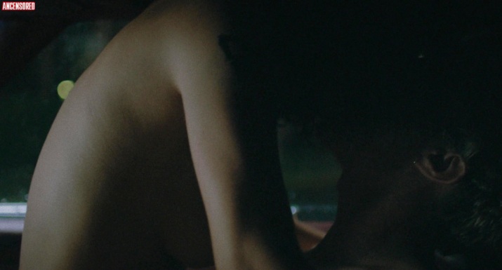 Aurora Perrineau la photo clignote entre les jambes 40