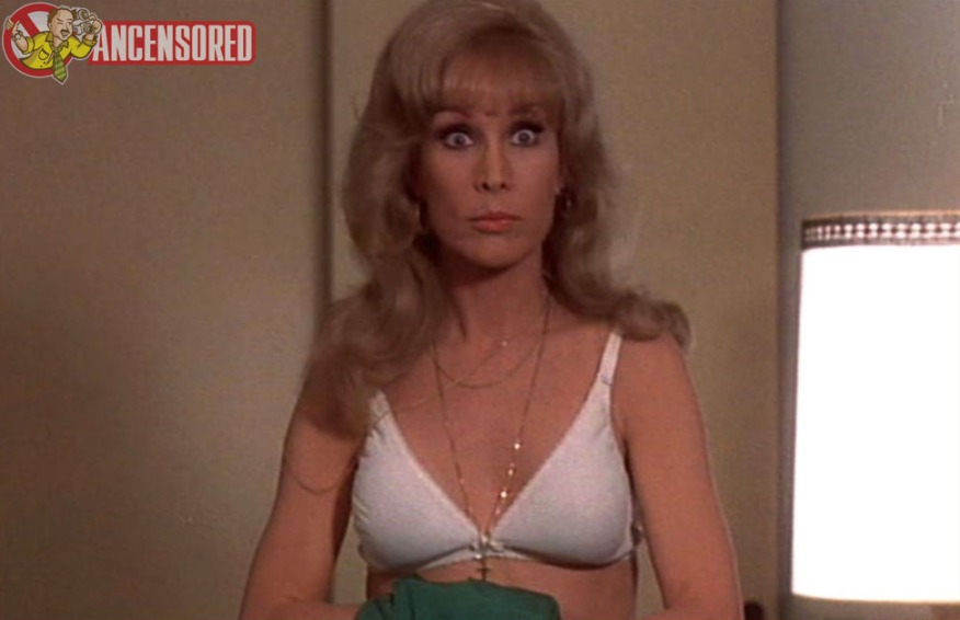 Barbara Eden dévoile sa beauté : entre seins nus et sous-vêtements