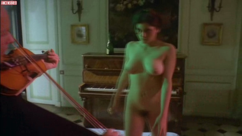 Les photos inédites de Brigitte Lelaurain dévoilées : nue et sans sous-vêtements
