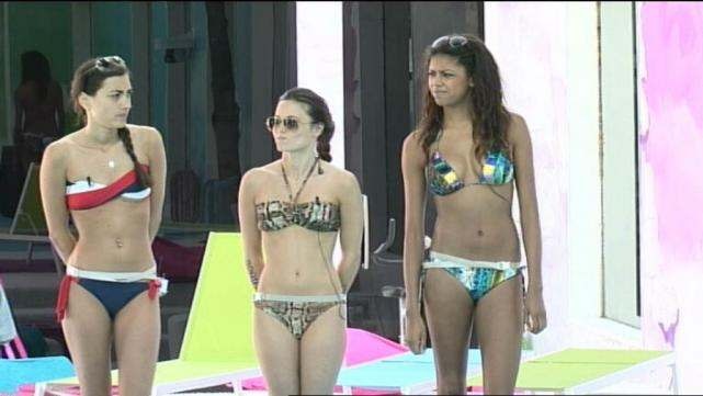 Capucine Anav les seins sont visibles