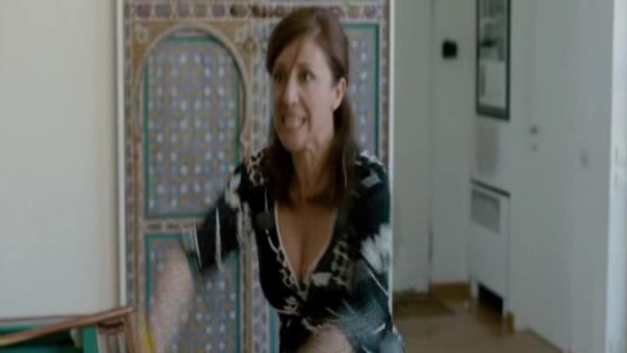 Carla Signoris les seins sont visibles 34