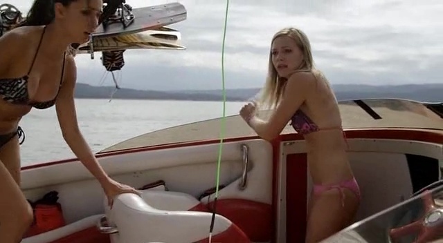 Carolina Bratanova seins nus