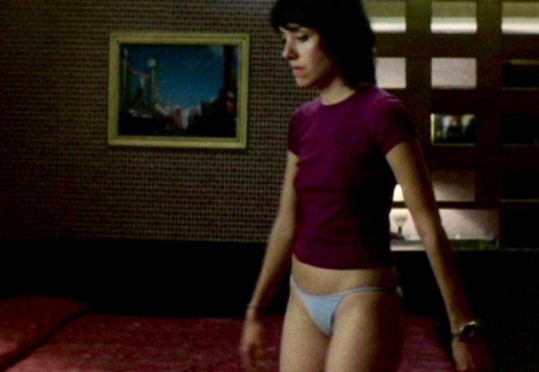 Cecilia SuaRez les fesses sont visibles
