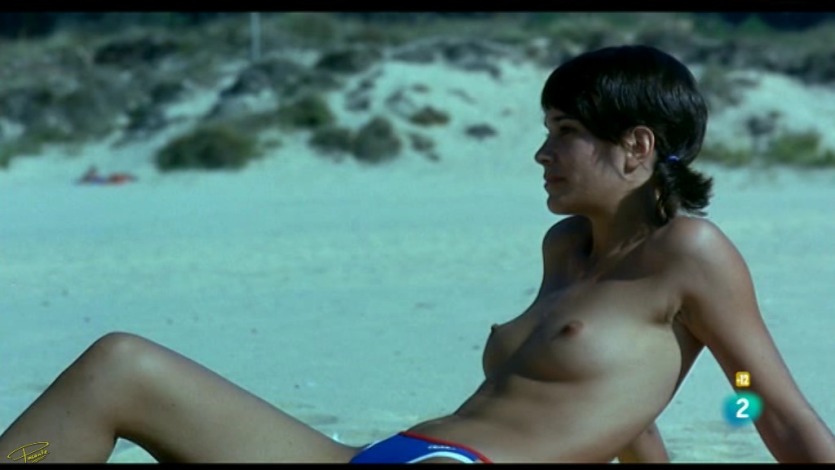 Celia Freijeiro en jupe courte