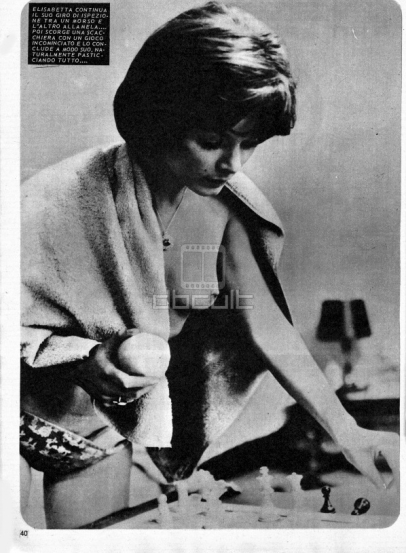 Découvrez Colette Descombes : chatte, photo nue et seins.