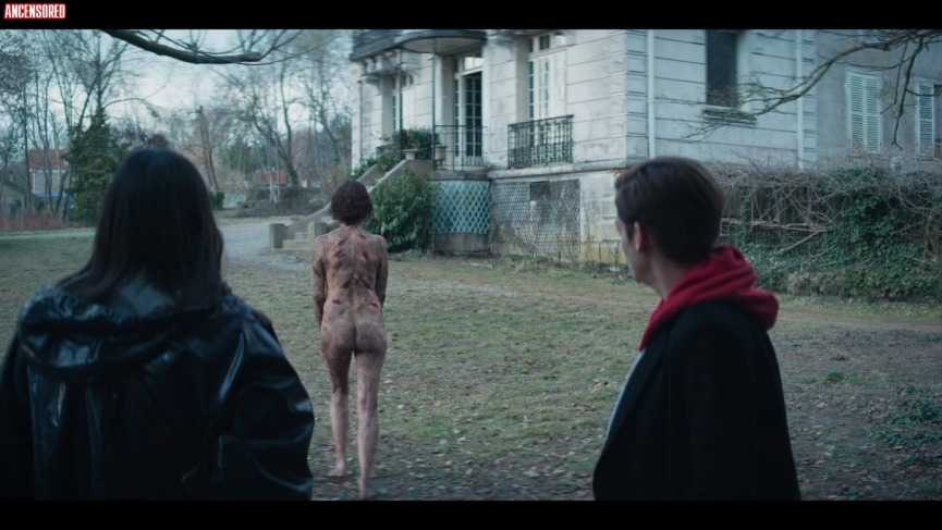 Corinne Valancogne en jupe courte 89