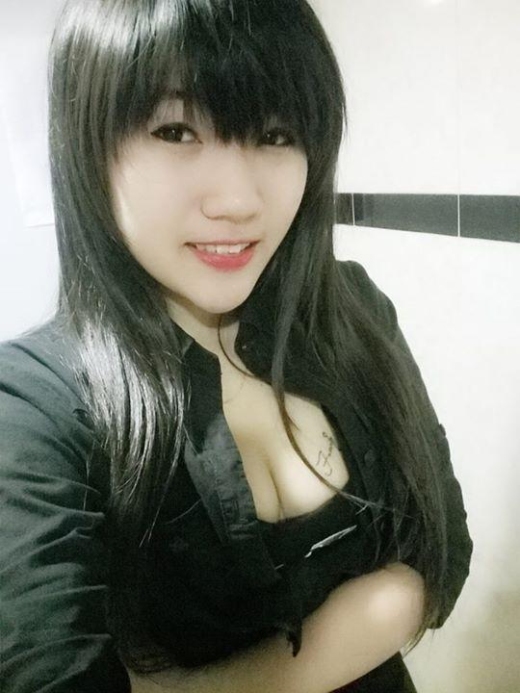 Dang Nguyen Van Anh les seins sont visibles 16