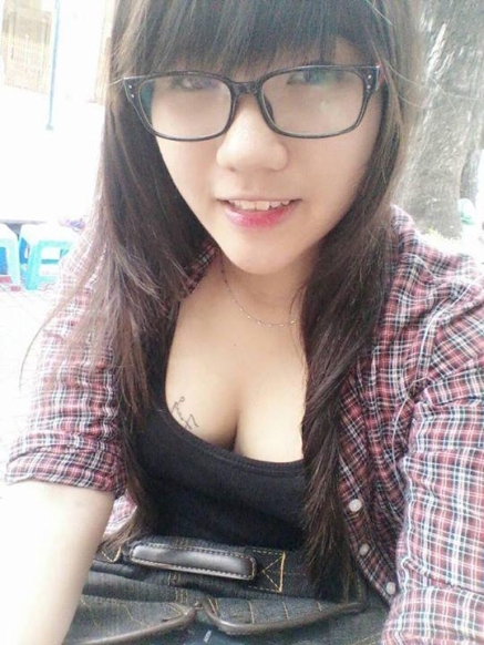 Dang Nguyen Van Anh seins
