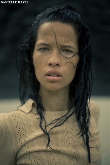 Danielle Hayes en jupe 70