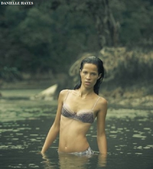 Danielle Hayes photos explicites 12