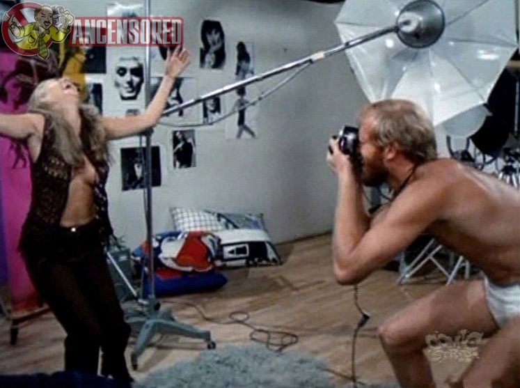 Dyan Cannon les fesses sont visibles