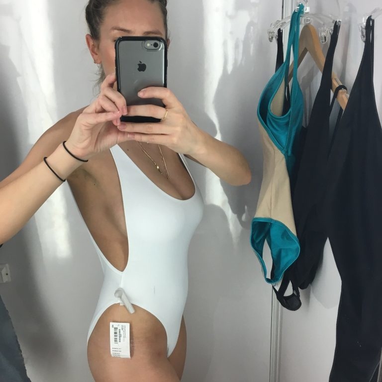 Dylan Penn photos amateur cul nu