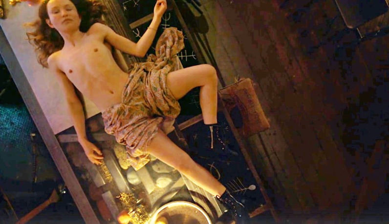 Emily Browning photo nue