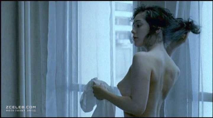 Fanny Valette dévoile sa sensualité en sous-vêtements et collants