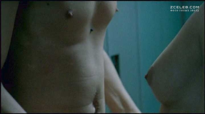 Fanny Valette les seins sont visibles