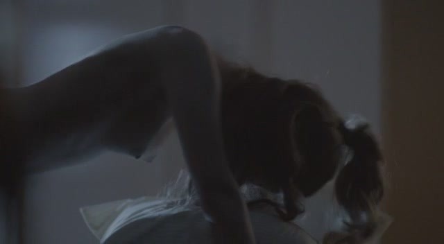 JuLia Lund en collants : découvrez ses photos explicites.
