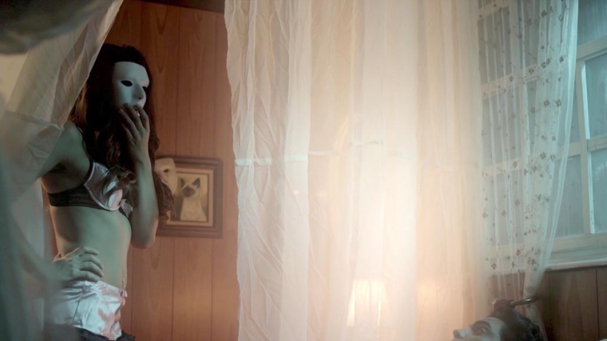 Juliana Harkavy en jupe