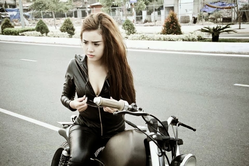 Kieu Max en jupe