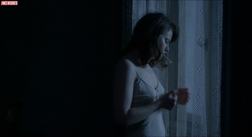 Lou De LaaGe: Sublime silhouette mise en valeur.