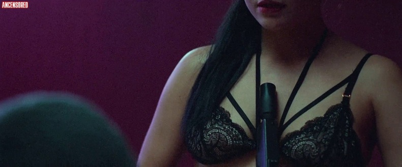 Louise Grinberg dans sous-vêtements