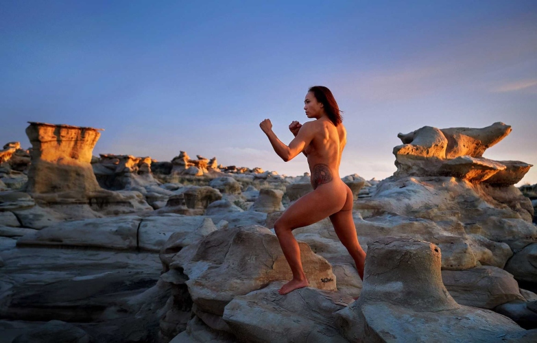 Michelle Waterson seins 74