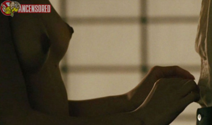 Naoko Watanabe les fesses sont visibles 38