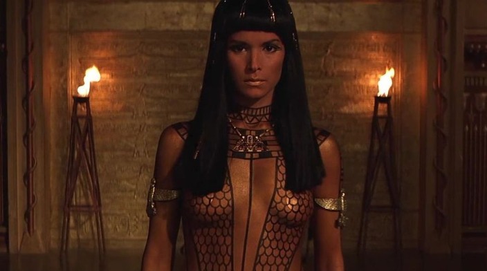 Patricia Velasquez jambes 20