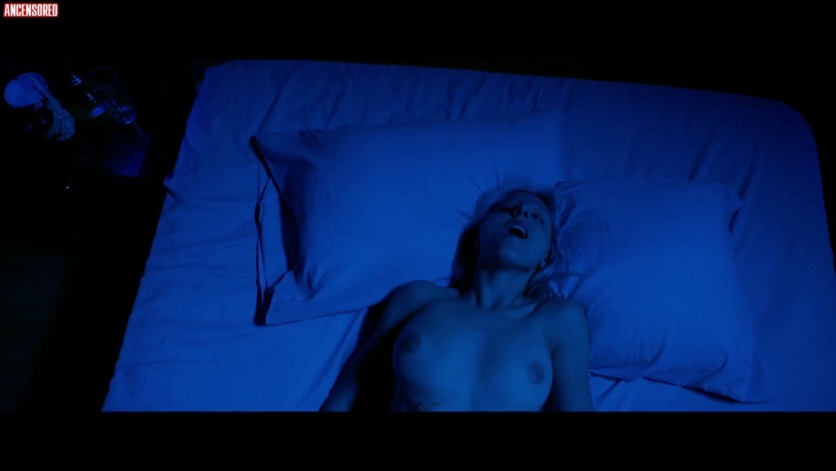 Paula Luchsinger les fesses sont visibles 37
