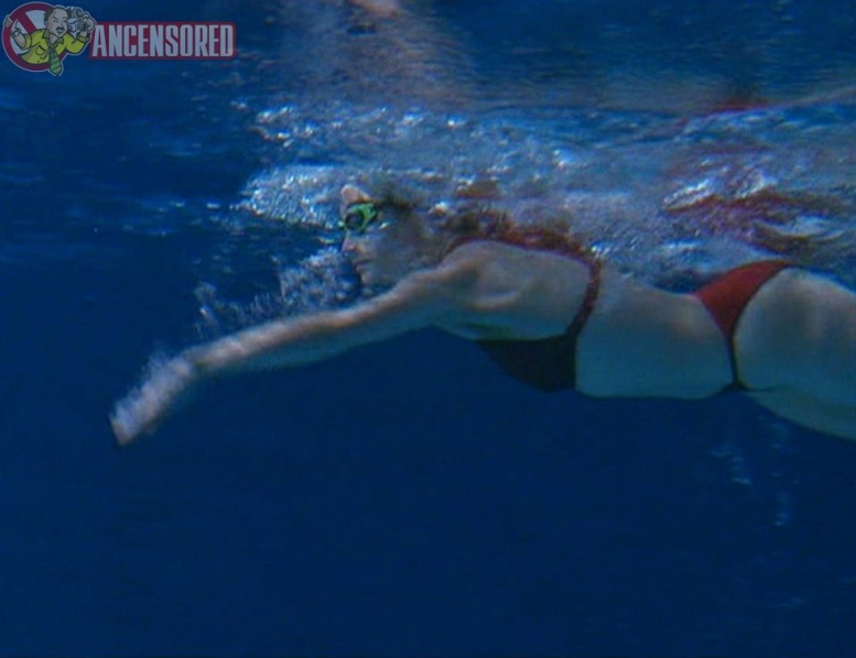 Rebecca Gayheart jambes