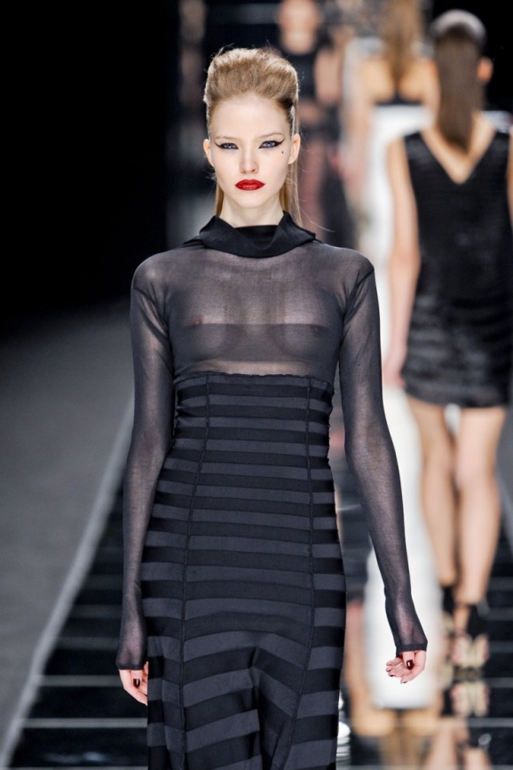 Sasha Luss bas