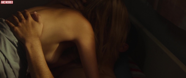 Sophie Kennedy Clark seins