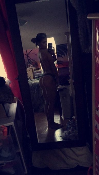 Valerie Pac seins nus